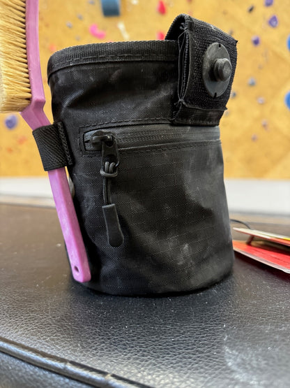 Quick Release Chalk Bag